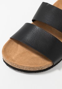 Monki Chinelos - black