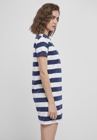 Urban Classics STRIPE BOXY - Žerzejové šaty - darkblue/white