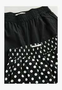 Non sélectionné, black spot