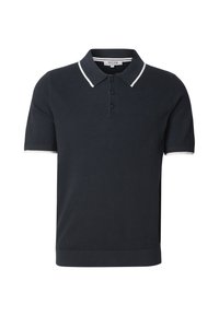 Polo bleu marine à manches courtes, tissu texturé, bordure blanche au col et aux manches, patte de boutonnage à trois boutons, et ourlet côtelé.