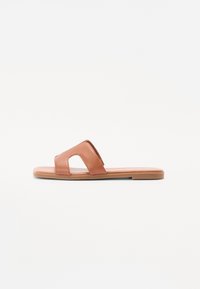 HAYLEE - Papuci - cognac