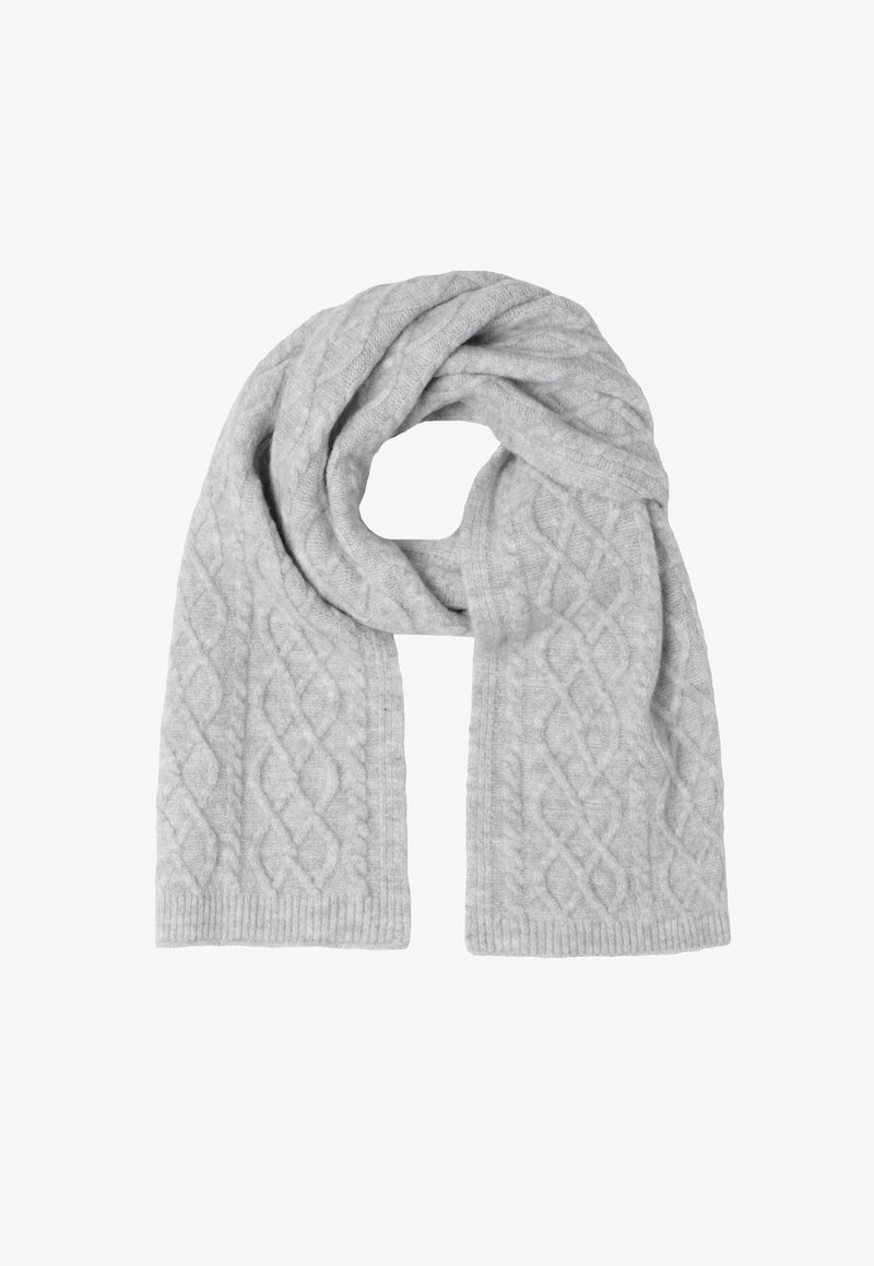 Écharpe tricotée gris clair avec motif torsadé, pliée en boucle avec deux extrémités pendant vers le bas.