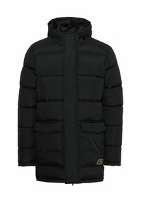 Chaqueta de plumas negra con capucha, cierre de cremallera frontal, dos grandes bolsillos frontales y un diseño acolchado texturizado.