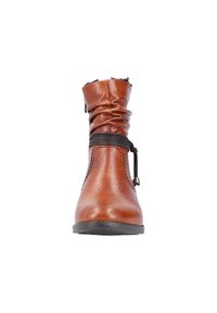 Braune Leder-Stiefelette mit einem ausgebeulten Schaft und einem schwarzen Riemen-Detail. Die Sohle ist strukturiert und bietet Grip und Stabilität.
