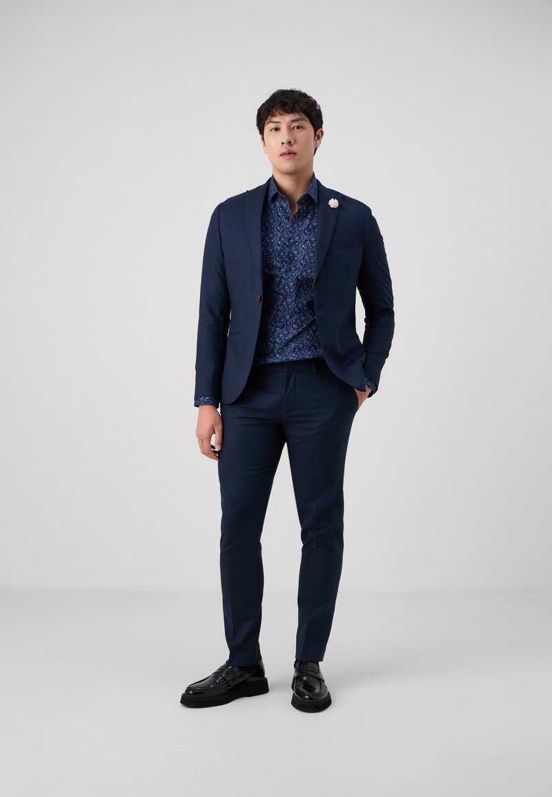 Isaac Dewhirst THE WEDDING SUIT LOOK PEAK - Suit - navy/dark blue - Zalando.co.uk Isaac Dewhirst THE WEDDING SUIT LOOK PEAK - Suit - navy/dark blue - Zalando.co.uk