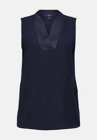 Blouse sans manches bleu marine foncé avec un col en V profond et un détail de col en satin, présentée sur un fond uni.