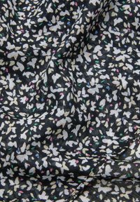 s.Oliver MIT FLORALEM - Écharpe - schwarz