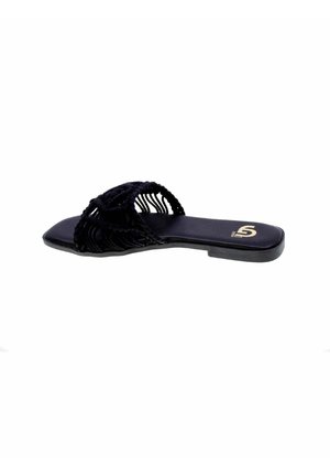 Sandalo piatto nero modello slide con design open-toe e dettaglio della fascia intrecciata, con piccolo logo sulla soletta vicino al tallone.