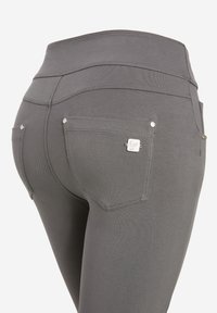 Freddy N.O.W.® YOGA CLASSIC - Pantalones - grigio fumo