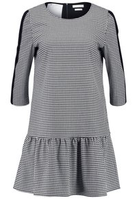 Šaty s černobílým houndstooth vzorem, s tříčtvrtečními rukávy, kulatým výstřihem a rozšířeným volánkovým lemem. Hladká tkanina a kontrastní akcenty.