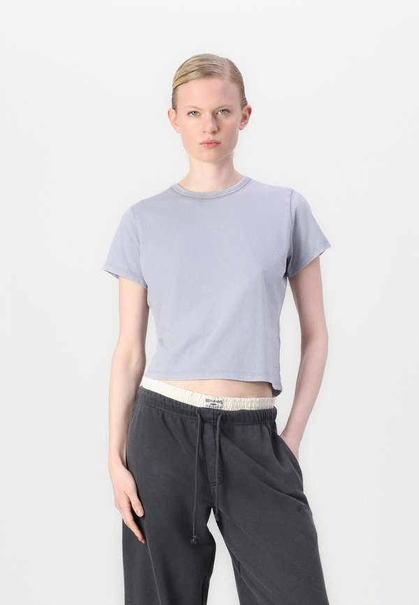 Essential Polished Body-Skimming Tee - Print T-shirt - aleutian