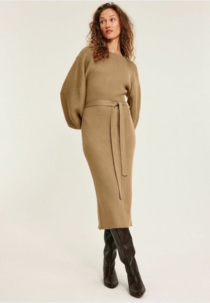 - Sukienka dzianinowa