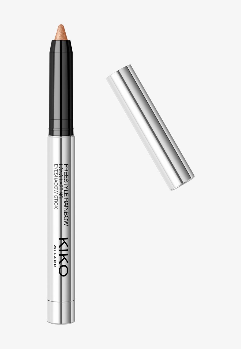 KIKO Milano Freestyle Rainbow oogschaduwstick, met een zwarte punt en een zilveren cilindrische basis, met een puntige, bronzen kleur crayon uiteinde.