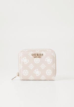 Portefeuille en simili cuir rose doux, doté d'une texture, avec des motifs de logo blancs. Quincaillerie dorée et fermeture à zip assurent la fonctionnalité.