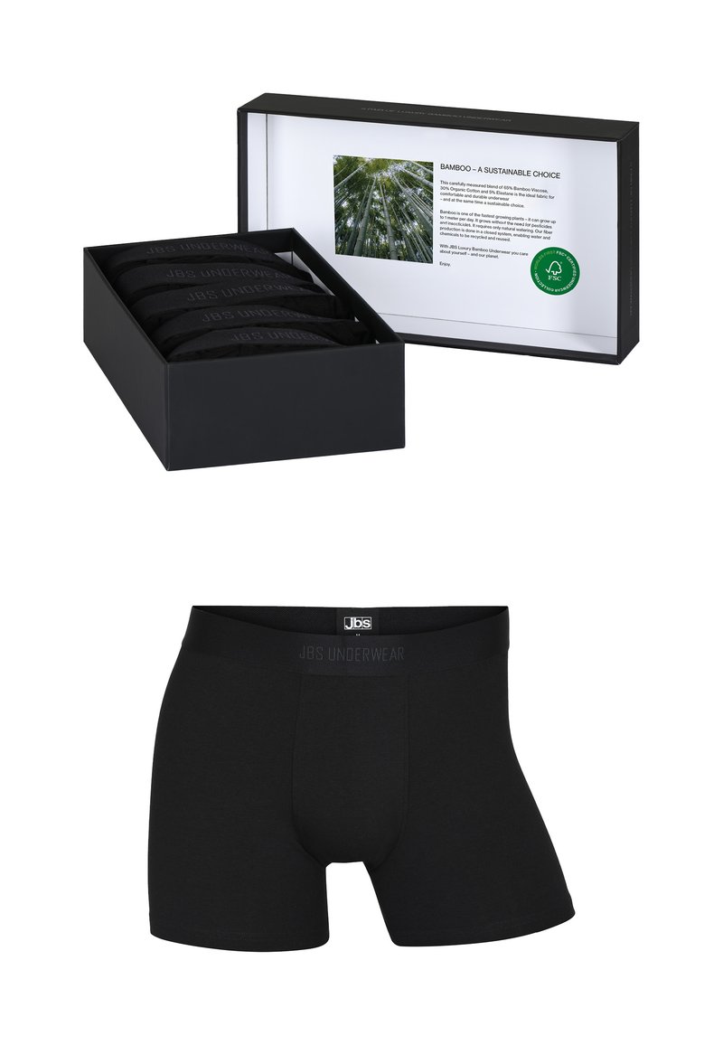 Förpackningen innehåller fem par svarta bambu-boxershorts med en elastisk midja markerad "JBS UNDERWEAR." Slät textur; miljövänlig design.