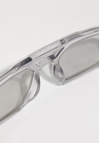 Emporio Armani Solbriller - shiny transparent grey