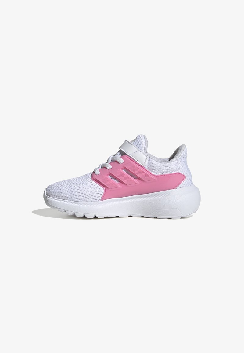 Weißer Sportschuh mit pinken Akzenten, Mesh-Obermaterial für Atmungsaktivität, mit Riemenverschluss und einer strukturierten weißen Gummisohle.