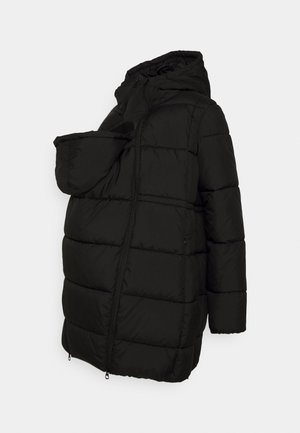 Veste rembourrée noire avec capuche, fermeture éclair, poche avant et coupe ample, conçue pour la chaleur avec un texture matelassée horizontale.