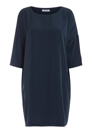 Navyblå oversized tunika med korta ärmar, rund halsringning och slät textur. Avspänt design, inga mönster eller metalldetaljer synliga.