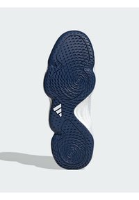 Valkoinen ja laivastonsininen kenkäkenkä, jossa on pyöreä ura, teksturoidut osiot ja valkoinen Adidas-logo. Pääasiassa kumimateriaalia.