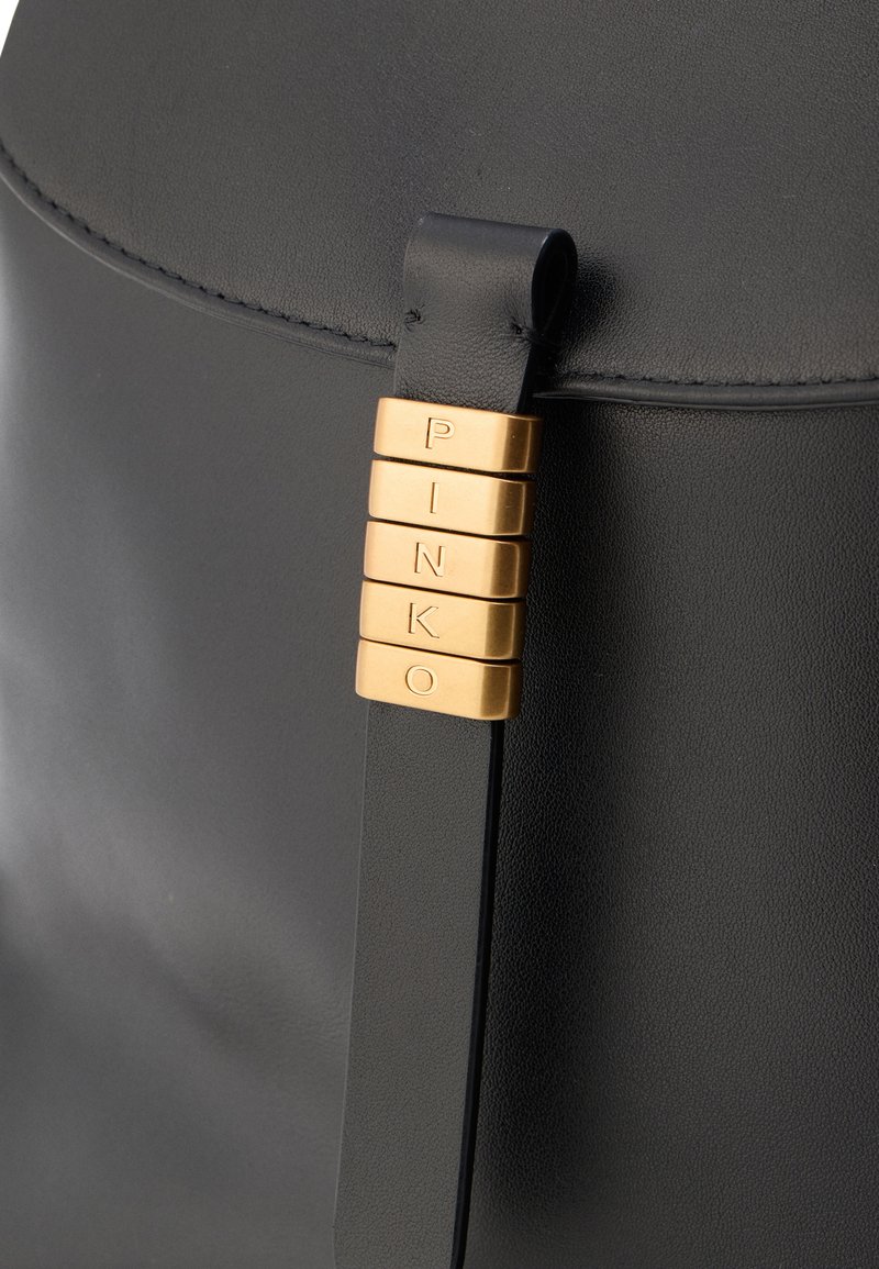 Pinko SADDLE BACKPACK - Rucksack - nero/antique gold  display picture 2