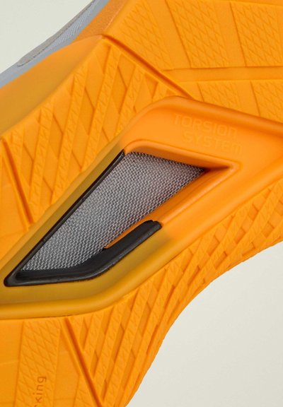 adidas by Stella McCartney DROPSET - Träningsskor - core black crew orange clear onix