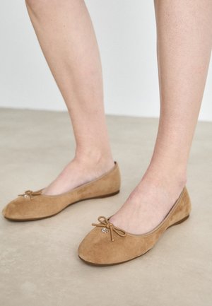 ABIGAIL BALLET FLAT - Balerina cipők - peanut