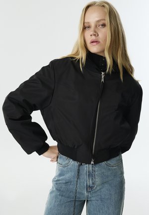 TWO-PIECE LOOK  - Lichte jas - black
