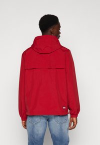 Tommy Jeans CHICAGO  - Vindjacka - magma red