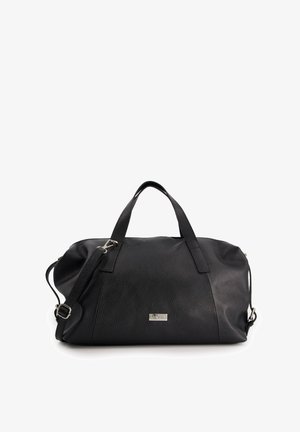 Schwarze Leder-Duffel-Tasche mit strukturiertem Finish, zwei kurzen Griffen und einem verstellbaren Schultergurt. Enthält eine metallische Logo-Platte auf der Vorderseite.