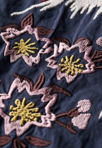 Superdry & Co EMBROIDERED - Pantalon cargo - lauren navy