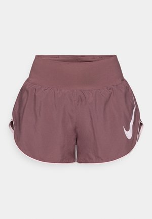 Pantaloncini da corsa Nike in un colore malva scuro, con fascia elastica in vita, orlo curvo e dettaglio logo bianco sul lato. Tessuto dalla texture liscia.