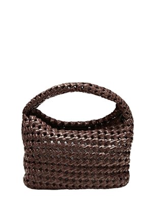 Sac à main en cuir tressé marron foncé avec une anse épaisse et une forme rectangulaire sur fond blanc.