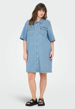 ONLY Carmakoma CARBELLE KURZES - Džinsinė suknelė - light blue denim