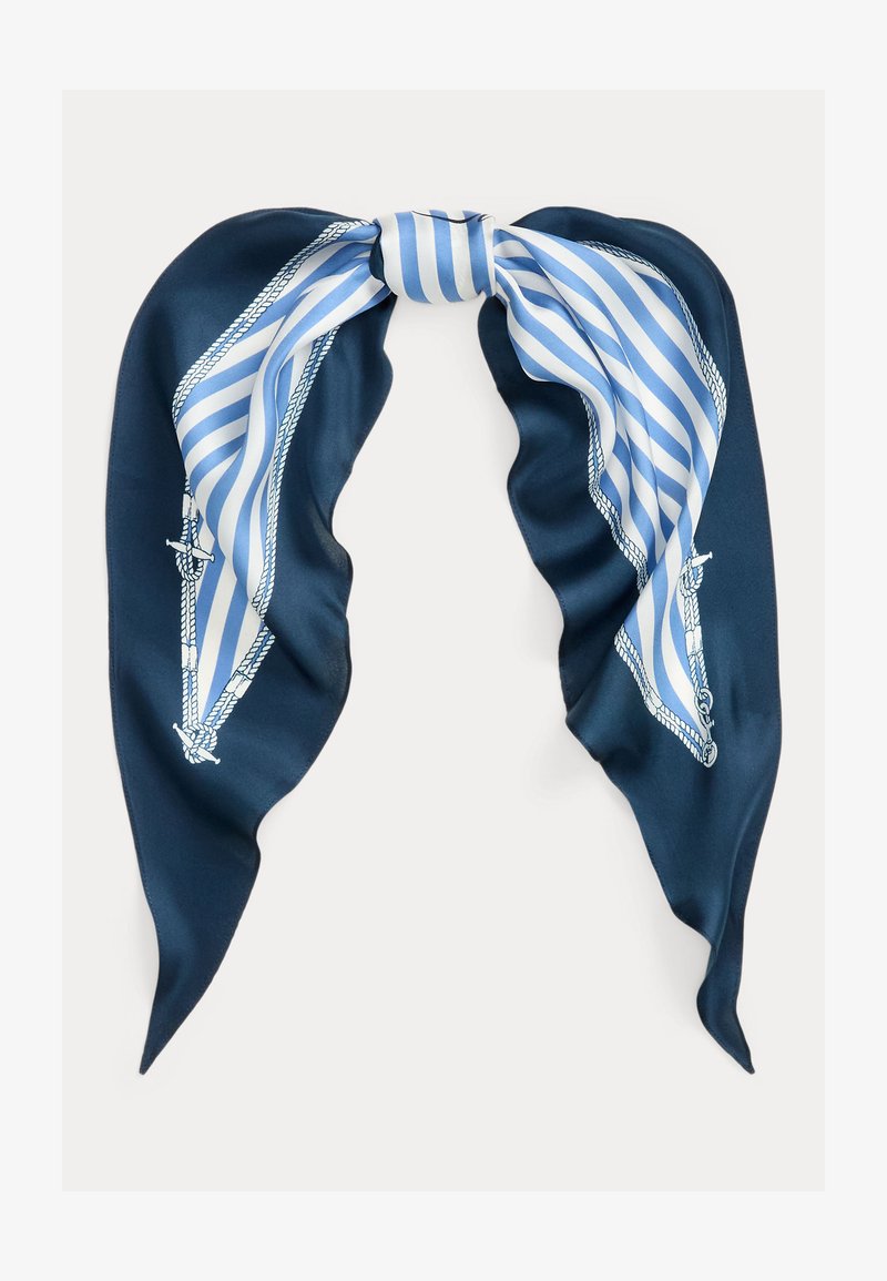 Eșarfă de mătase cu margini bleumarin, dungi albastre deschise și albe, și modele cu frânghie și ancoră albe, legată într-un nod lejer.