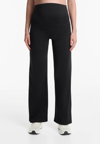 OYSHO - COMFORTLUX MATERNITY STRAIGHT - Tygbyxor - black Miniatyrbild 1