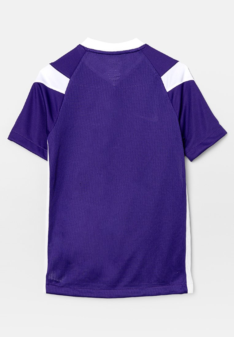 Lila Sporttrikot mit kurzen Ärmeln, ausgestattet mit weißen Schulterakzenten, einem atmungsaktiven Stoff und einem Rundkragen-Design.