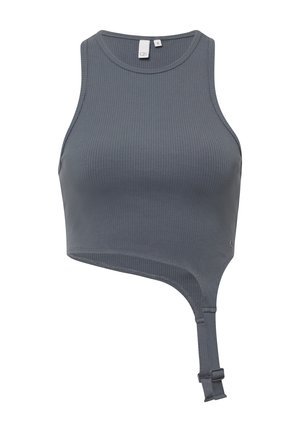 Šedý žebrovaný crop top s vysokým výstřihem, asymetrickým lemem a bočním nastavovacím popruhem. Vyrobeno z elastického materiálu pro pohodlí.