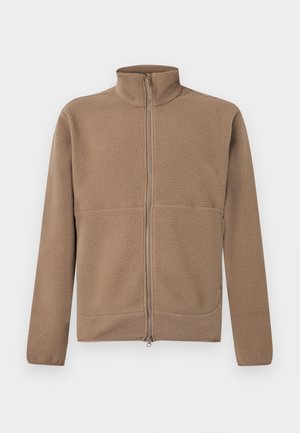 Beige fleecejakke med fuld lynlås, stående krave, lange ærmer og struktureret stof, vist på en hvid baggrund.