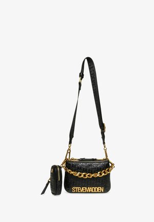 Sac à main noir avec un motif logotypé texturé, chaîne et matériel dorés, sangle réglable et petite pochette détachable.