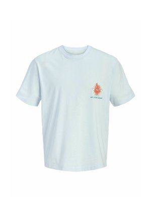 Hvid t-shirt med korte ærmer med en lille tegneserieflamme og teksten "LET BURN BRIGHT" på venstre brystområde.