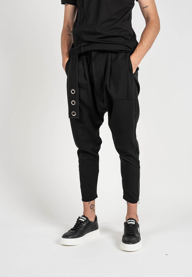 La Haine Inside Us Pantalon classique zwart/noir ZALANDO.FR La Haine Inside Us Pantalon classique zwart/noir ZALANDO.FR