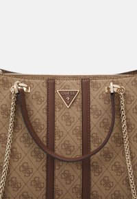Guess NOREEN GIRLFRIEND CARRYALL - Ručna torba - latte/brown