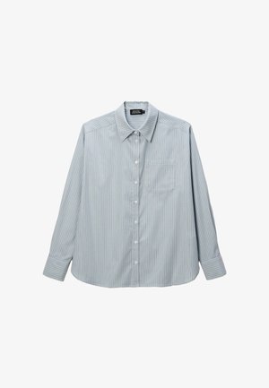 Chemise rayée bleu clair à manches longues en tissu lisse, avec un devant boutonné, un col pointu et une poche poitrine unique.