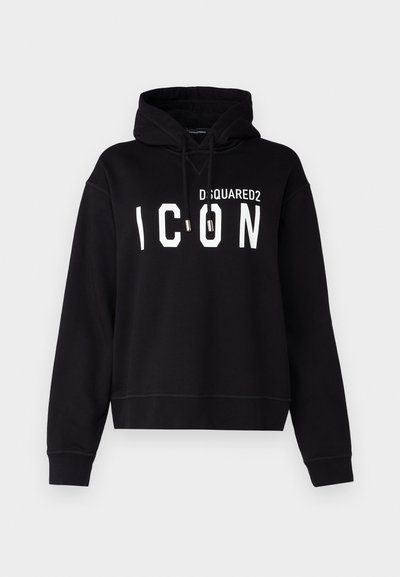 Juodas trumpas džemperis, pagamintas iš minkštos medžiagos, priekyje turi didelį baltą užrašą „DSQUARED2 ICON“. Su kapucine su raišteliu.
