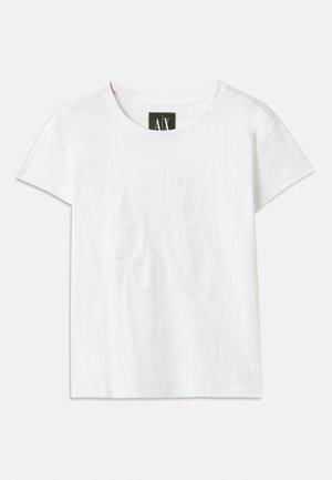 Vit bomull t-shirt med korta ärmar, med en upphöjd logotyp "AX" på framsidan och texten "ARMANI EXCHANGE" nedanför i en subtil design.