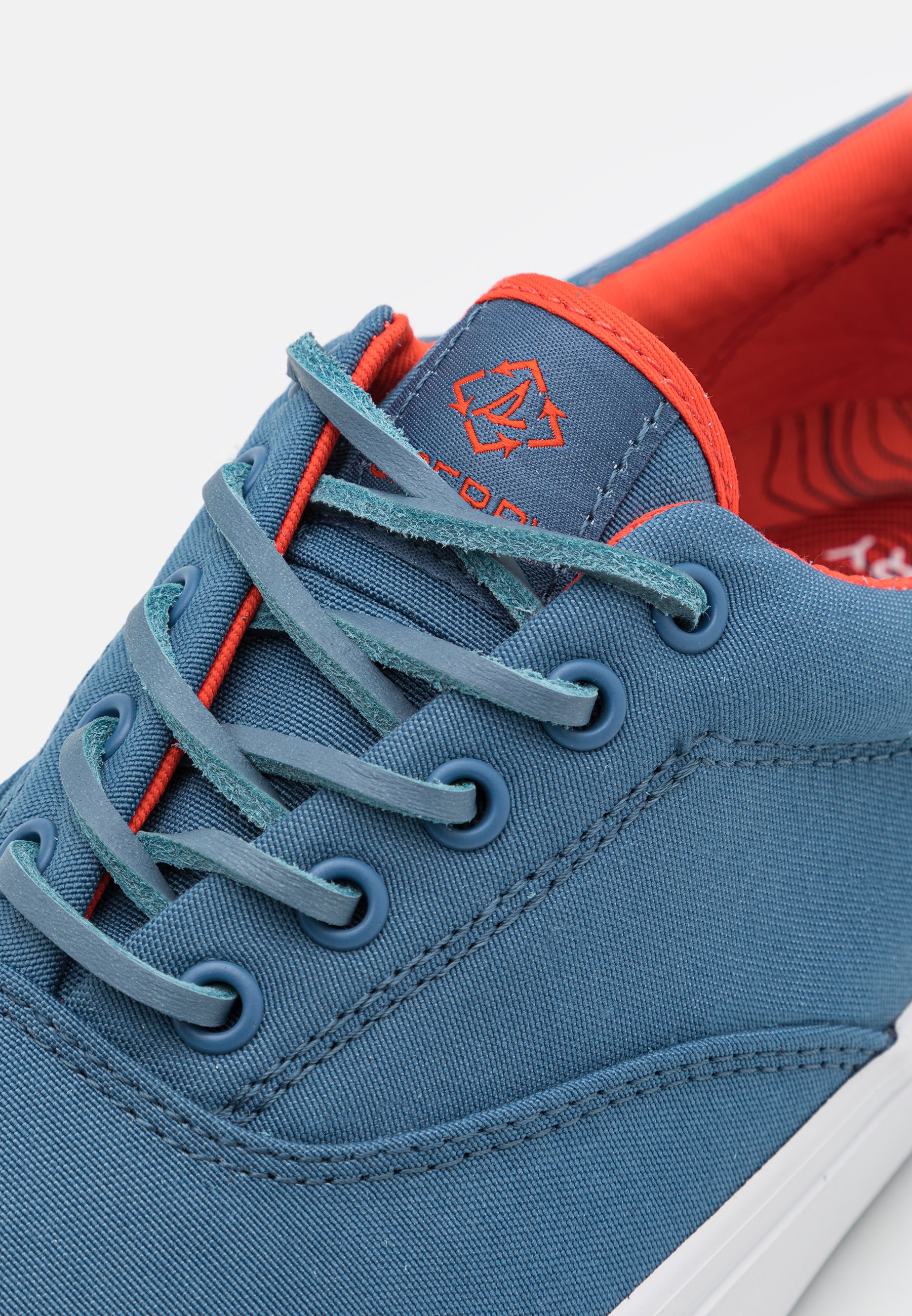 sperry striper 2 cvo