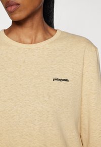 Patagonia LOGO RESPONSIBILITEE - Top dugih rukava - beeswax tan