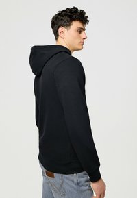 Wrangler Felpa con cappuccio - black