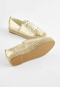 Next FOREVER COMFORT TOE CAP- REGULAR FIT - Espadrillot - gold